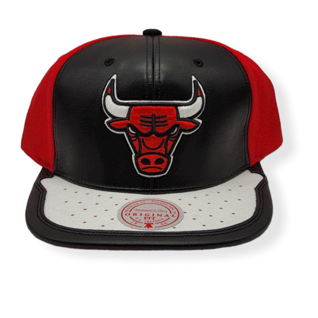 1666808461_MN-Bulls-Day-1-Black-White-697589735647-01.jpg