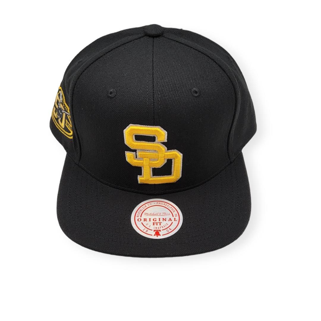 1684965592_MN-Padres-Team-Classic-Coop-196945623845-01.jpg