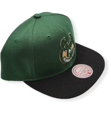 MN-Bucks-Core-Basic-Green-Black-195563193624-03.jpg