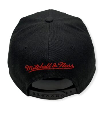 MN-Bulls-Core-Basic-Black-195563182369-04.jpg