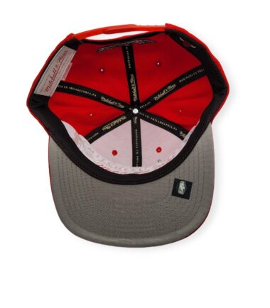 MN-Bulls-Team-Ground-697589245412-05.jpg