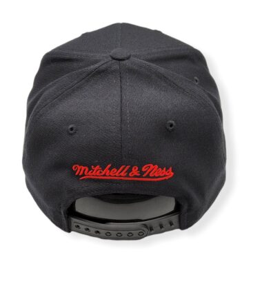 MN-Bulls-Wool-Solid-Black-886047402768-04.jpg